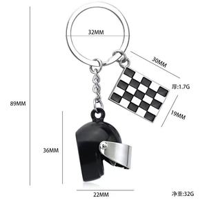 Portachiavi con Moschettone in Metallo a Forma di Casco da Corsa F1, Bandiera a Scacchi Bianca e Nera, Design Moto in Lega di Zinco, Regalo per Coppie - Product Image 3