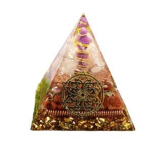 Pyramide en résine époxy avec copeaux de cristal, ornement de bureau, décoration d'intérieur, pilier en jade violet, pagode à trois étages - Product Image 5
