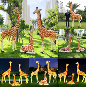 グラスファイバー製工芸品 屋外テーマパーク装飾 動物彫刻 結婚式パーティー小道具 大型リアルなキリンモデル LEDライト付き - Product Image 3