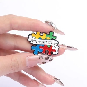 Broche <span class=keywords><strong>de</strong></span> metal al por mayor con diseño <span class=keywords><strong>de</strong></span> dibujos animados, para concienciación sobre el autismo, con corazón colorido, rojo, amarillo, azul, verde, broche <span class=keywords><strong>de</strong></span> metal con palabras, pin <span class=keywords><strong>de</strong></span> <span class=keywords><strong>rompecabezas</strong></span>, recuerdo fundido - Product Image 5