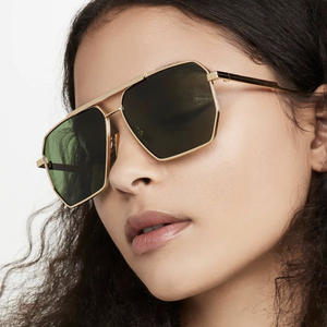 À la mode Vintage métal cadre nuances unisexe Designer <span class=keywords><strong>lunettes</strong></span> Lunette <span class=keywords><strong>Tendance</strong></span> 2024 <span class=keywords><strong>lunettes</strong></span> de soleil personnalisées pour femmes et hommes - Product Image 1