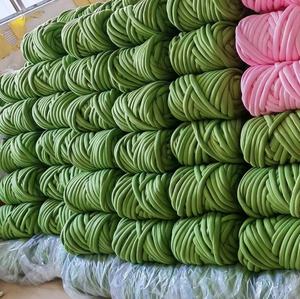 Лидер продаж, 100% Полиэстеровая крупная, очень крупная, ледяная полосатая пряжа для плетения и вязания - Product Image 3