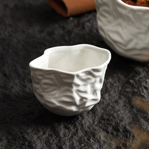 Tasse à café et à lait en céramique blanche irrégulière, écologique, pour la maison, idéale pour servir des plats occidentaux et des sauces - Product Image 4