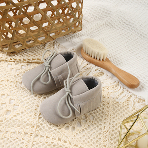 Ensemble cadeau pour nouveau-né <span class=keywords><strong>de</strong></span> 7 pièces - Combinaison en coton biologique à motif d'ours, chaussons, attache-sucette et hochet dans un coffret cadeau pour baby shower - Product Image 5