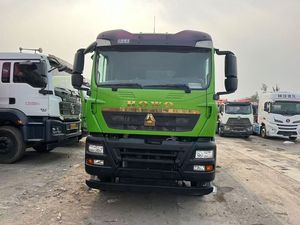 Camión Volquete HOWO de Servicio Pesado, Cabina Verde, Vehículo de Construcción y Transporte en Venta, Disponible en Stock en Buenas Condiciones - Product Image 1