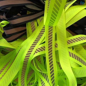 Vente en gros prix d'usine Sangle en polyester réfléchissante personnalisée Bande élastique non élastique pour chiens Sacs Vêtements - Product Image 4