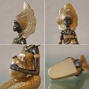 Ensemble de figurines en résine de déesses tribales africaines - 2 statues de femmes agenouillées à motifs dorés et blancs pour la décoration de la maison - Product Image 6