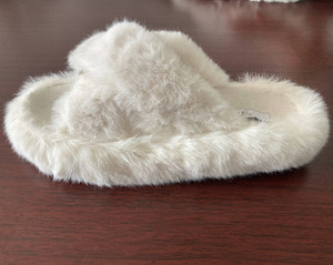 <span class=keywords><strong>Pantoufles</strong></span> en fausse fourrure personnalisées <span class=keywords><strong>pantoufles</strong></span> en fausse fourrure super douce <span class=keywords><strong>peau</strong></span> de <span class=keywords><strong>mouton</strong></span> gaufré femmes mode <span class=keywords><strong>pantoufles</strong></span> en fourrure de <span class=keywords><strong>mouton</strong></span> - Product Image 4