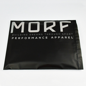 Bolsa de cremallera personalizada con logotipo biodegradable, bolsas de embalaje con cierre de cremallera esmerilada negra con ventana, bolsa con cremallera para <span class=keywords><strong>ropa</strong></span> - Product Image 1