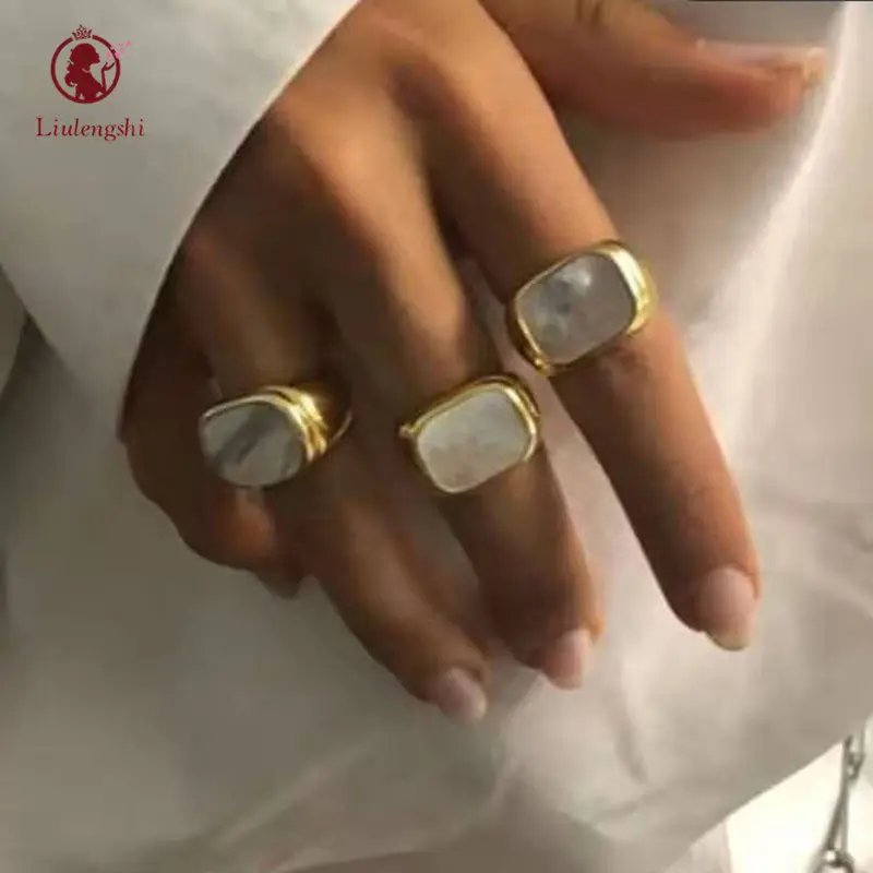 Latest Design Stainless Steel White Fritillary Enamel Signet Rings Simple Gold Plated White Shell Square Signet Rings For Women