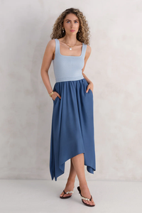 Robe midi personnalisée à col carré sans manches avec corsage en tricot et ourlet en tissu - Product Image 3