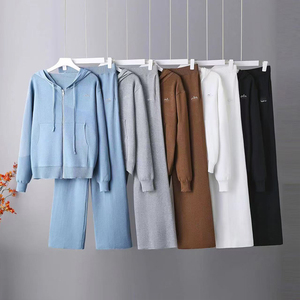 Set Sportivo da <span class=keywords><strong>Donna</strong></span> Due Pezzi con Cappuccio e Logo Personalizzato, Felpa e <span class=keywords><strong>Pantaloni</strong></span> Traspiranti in Maglia per l'Inverno - Product Image 1