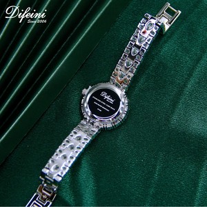 Reloj dorado de primera calidad para mujer, elegante esfera nacarada para fregona, pulsera de moda de gama alta, cristal cúbico, bisel de diamantes, caja de latón - Product Image 6