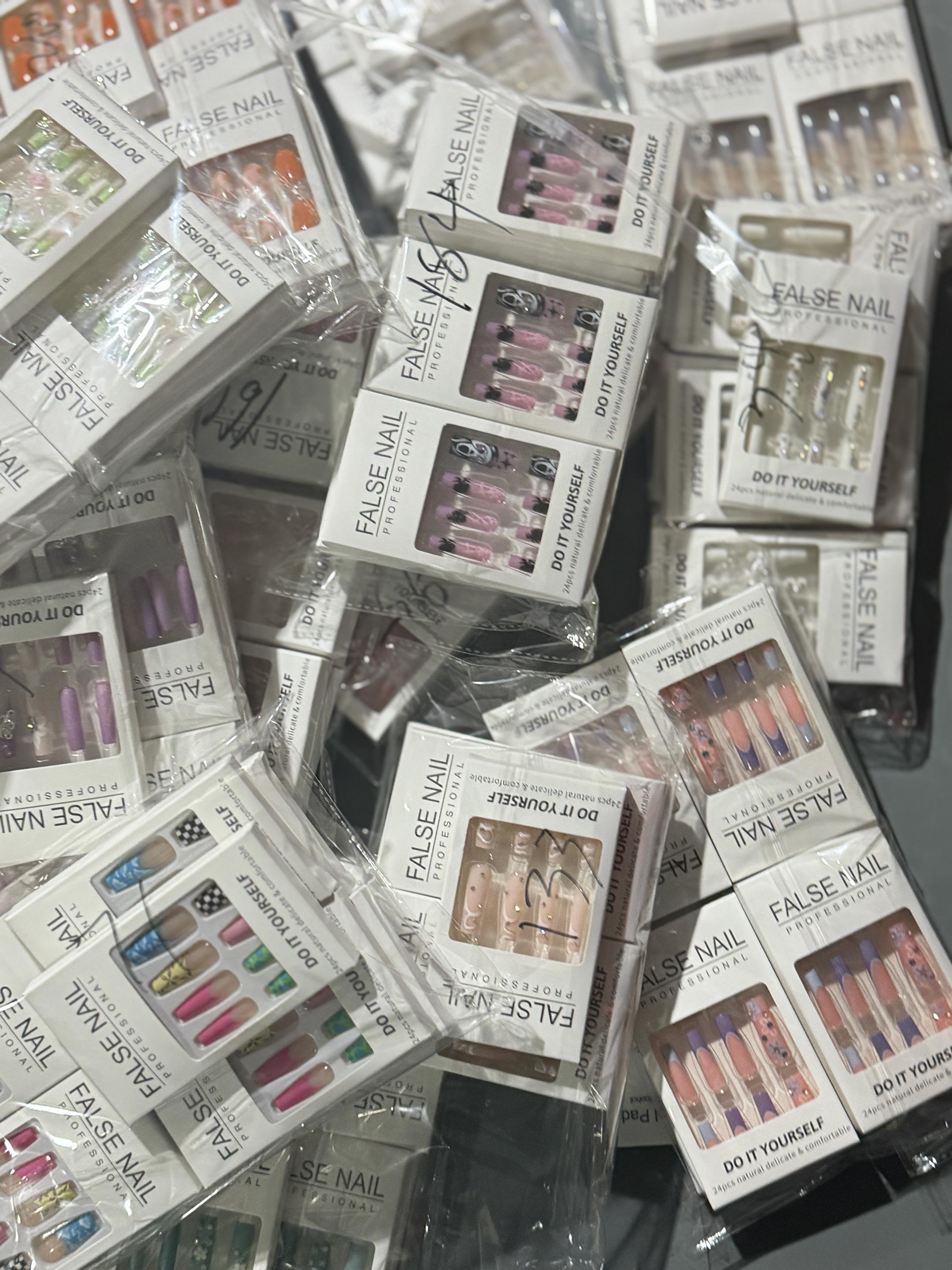 Random Mixed Design Size Wholesale Bulk Fake Nails 24 Pieces Almond Nail&square Nail&coffin Nail Box Press on Nails
