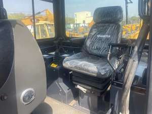 Bulldozer Usado Shantui SD32 Modelo 2024 con Motor Cummins, Capacidad de Empuje de 9.7m, Potencia de 235kW, Bomba de Construcción y Caja de Cambios - Product Image 4