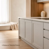 Ensemble de meubles de cuisine Shaker modernes sur mesure, armoires basses gris-beige, îlot en bois naturel, armoires hautes à façade vitrée, plan de travail en pierre, vente en gros
