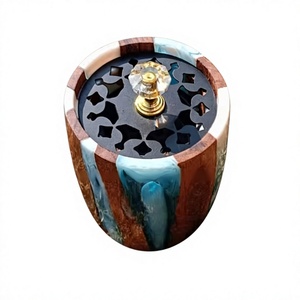 Quemador de Incienso Artístico de Resina y Madera de Sándalo, Diseño Festivo Premium, 100% Natural, Envío Rápido, Regalo para Ramadán y Eid - Product Image 1