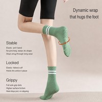 Chaussettes de yoga antidérapantes pour femmes avec logo personnalisé, semelle en silicone PVC, bord côtelé rayé, respirantes, pour Pilates et Barre