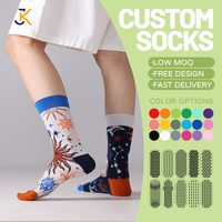 Chaussettes en coton à motifs graphiques artistiques en gros, chaussettes en coton doux à motifs imprimés multicolores