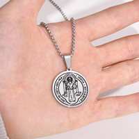 Collier personnalisable en acier inoxydable avec pendentif Saint Benoît plaqué or, papillon et perle d'eau douce, thème bouddhiste