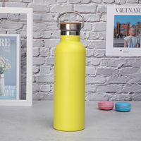 Bouteille d'eau isotherme en acier inoxydable jaune de 750 ml, gourde de sport, tasse de gym, gobelet de cyclisme, mug de voyage avec bouchon à poignée en bambou