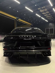 ชุดแต่งคาร์บอนไฟเบอร์สำหรับ Porsche Panamera 976 สภาพใหม่ ประกอบด้วยลิ้นกันชนหน้า ดิฟฟิวเซอร์ สปอยเลอร์ สเกิร์ตข้าง และลิ้นกันชนหน้าคาร์บอนไฟเบอร์ - Product Image 6