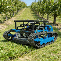Tondeuse à gazon industrielle télécommandée sur chenilles avec chargeur frontal et pelle arrière, alimentée à l'essence, coupe-herbe jusqu'à 180 mm