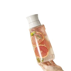 <span class=keywords><strong>Carafe</strong></span> en verre sans BPA de 25 oz pour bureau à domicile avec filtre rotatif au design original-Couvercle entonnoir pour cocktails infusés à froid - Product Image 1
