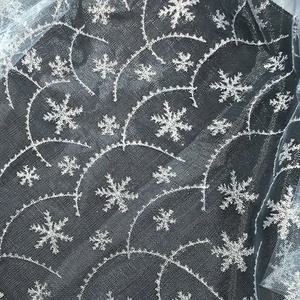 En stock – Nouveau tissu en <span class=keywords><strong>organza</strong></span> imprimé, motif <span class=keywords><strong>flocon</strong></span> <span class=keywords><strong>de</strong></span> <span class=keywords><strong>neige</strong></span> scintillant, <span class=keywords><strong>organza</strong></span> transparent pour fête costumée et emballage floral - Product Image 3