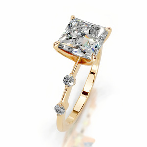 Anillo de Compromiso con Moissanita Corte Princesa de 2 Quilates, Oro Amarillo, Estilo Clásico, Joyería Fina para Mujer - Product Image 4