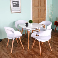 Ensemble de table et chaises de salle à manger 4 places en gros – Table et chaises modernes en plastique et bois pour 4 personnes