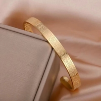 Bracelet de manche sculpté en acier inoxydable style arabe – Bijou tendance, ventes flash