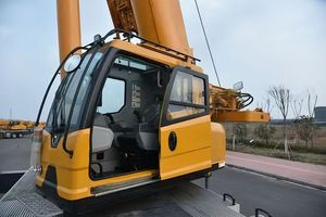 Promotion Export : Camion-grue d'occasion 60 tonnes d'origine, avec support logistique international et assurance qualité, incluant boîte de vitesses, moteur et pompe XCT60 - Product Image 2