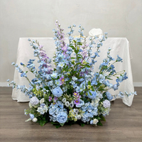 Décoration florale artificielle DKB pour allée de mariage, arrangement de fleurs artificielles de delphinium bleues et violettes faites à la main de 60 cm