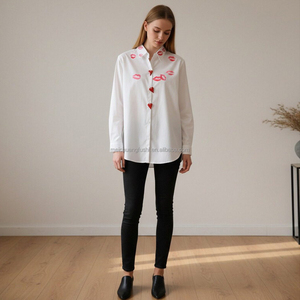 Camisa Blanca Personalizada de Manga Larga <span class=keywords><strong>con</strong></span> Cuello y Estampado de Labios Rojos para Mujer - Product Image 3