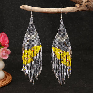 ต่างหูทองเหลืองทรงเรขาคณิตทันสมัย ประดับพู่หลากสีสันลายดอกไม้สไตล์วินเทจ พร้อมลูกปัดข้าวสำหรับผู้หญิง UIONEN 1848 - Product Image 4