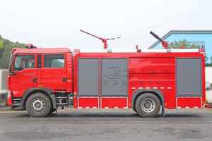 Camion de pompiers HHowo 4*2 à mousse sèche 6600L combiné avec un camion de sauvetage et de lutte contre les incendies à eau et mousse. - Product Image 3