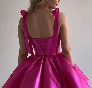 فساتين سهرة قصيرة لحفلات التخرج بقصة A ورباط من الستان وبدون أكمام - Product Image 2