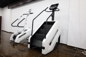 Mesin Stepper Olahraga Elektrik Komersial, Alat Fitness Kardio, Peralatan Latihan Pendakian Tangga, Peralatan Latihan Inti Tubuh - Product Image 4