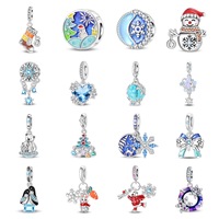 Breloques festives d'hiver en alliage de cuivre plaqué argent avec zircon, motifs bonhomme de neige, renne, flocon de neige et sapin de Noël, pour bracelets