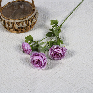 Composition florale artificielle de camélias à trois têtes en soie, style classique, pour décoration de salon et ornement de bureau - Product Image 3