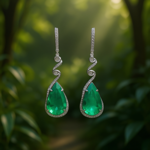 Orecchini Pendenti E2257 con Gemma Verde, Taglio a Pera, Montatura a Griffe, Gioielli Classici da Donna per Feste, in Lega - Product Image 2