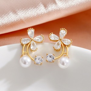 Orecchini a Perno con Fiore Delicato per Donne, Eleganti Accessori per Orecchie da Indossare Quotidianamente, per Outfit Casual e Regalo - Product Image 4