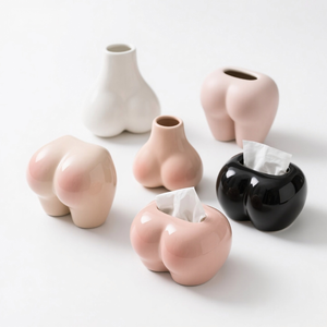 Nouvelle boîte à mouchoirs en céramique amusante en forme de fesses 2026, support de <span class=keywords><strong>papier</strong></span> <span class=keywords><strong>toilette</strong></span> mignon en forme de corps féminin pour réfrigérateur, 6,5x5,5x4,5 po - Product Image 1