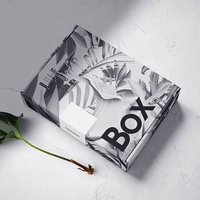 Boîte de papier d'expédition ondulée recyclable pour la manipulation d'impression de feuille d'or gaufrée de logo personnalisé de vêtements pour des chaussettes et des emballages de fourrure