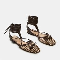 Vente en gros de chaussures fantaisie personnalisées de haute qualité, fabricant de chaussures de luxe pour filles, sandales plates d'été pour femmes, sandales mixtes pour femmes