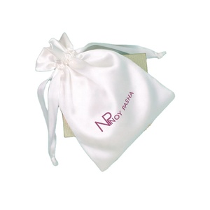 Fournisseur chinois de petites pochettes en satin personnalisées, sacs à cordon pour emballer des bijoux pour femmes - Product Image 5