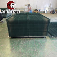 Intimité écologique Clôture extérieure Portes d'allée Protection Clôture en maille de PVC Construction en fer Clôture en maille incurvée
