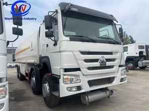 Camion-citerne Sinotruk HOWO 371HP 8x4, capacité 20-35 m³, pour le transport de carburant diesel et d'essence, à vendre en Afrique - Product Image 2