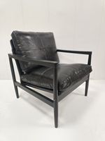 Fauteuil de salon confortable en bois d'hévéa avec accoudoirs gravés, chaise de jeu de société résistante aux rayures, chaise Hank